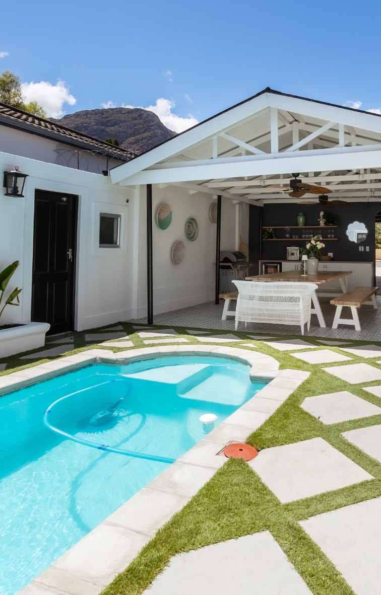 Outdoor pool to enjoy the sunny days in Franschhoek